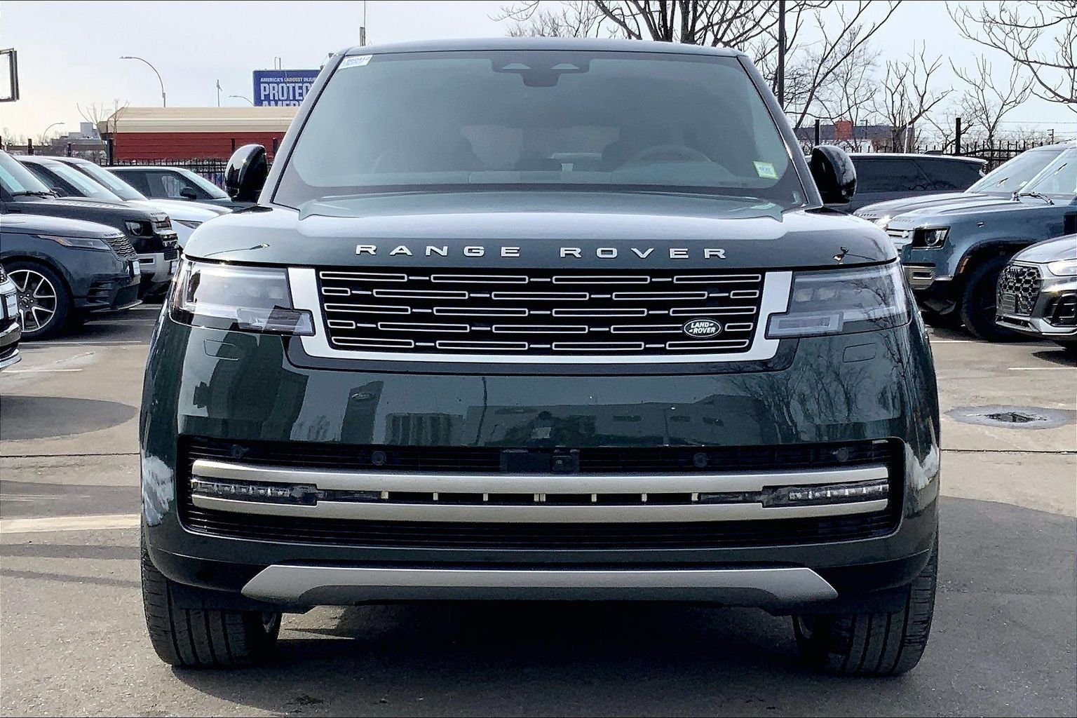 New 2026 Belgravia Green LAND ROVER SE image 3