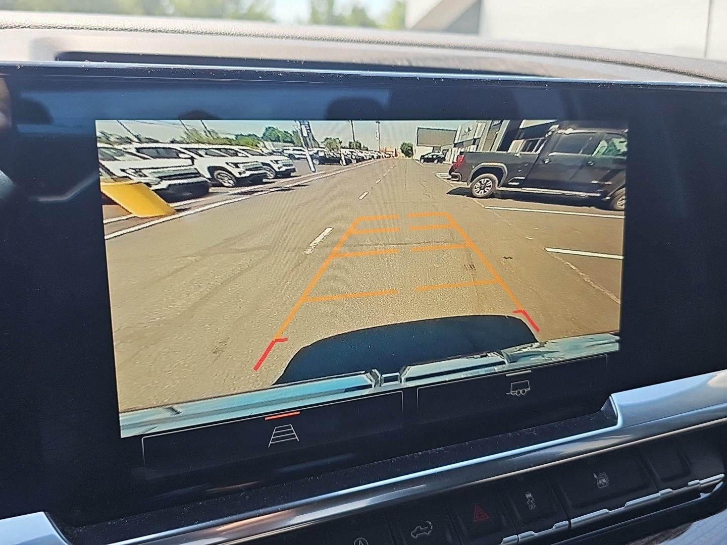Used 2025 Summit White GMC Elevation image 19