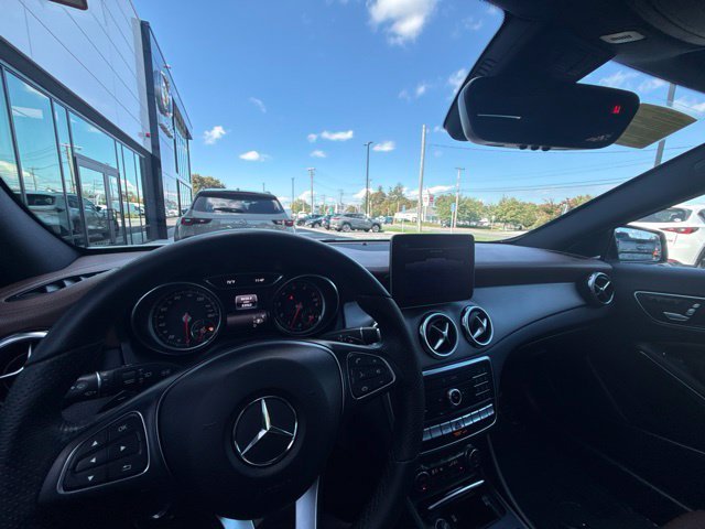 Used 2019 White Mercedes-Benz GLA 250 image 26