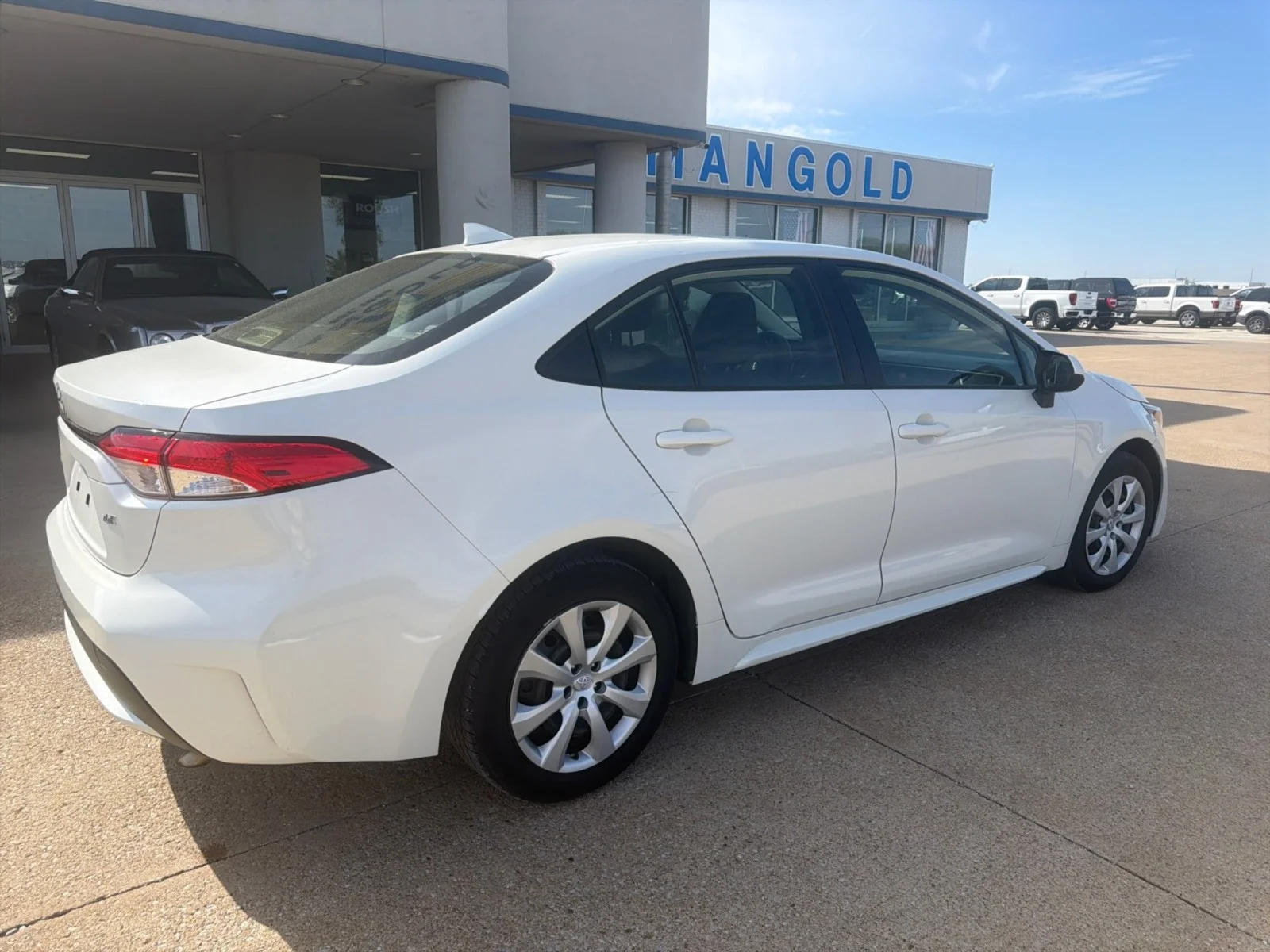 Used 2020 White Toyota LE image 8