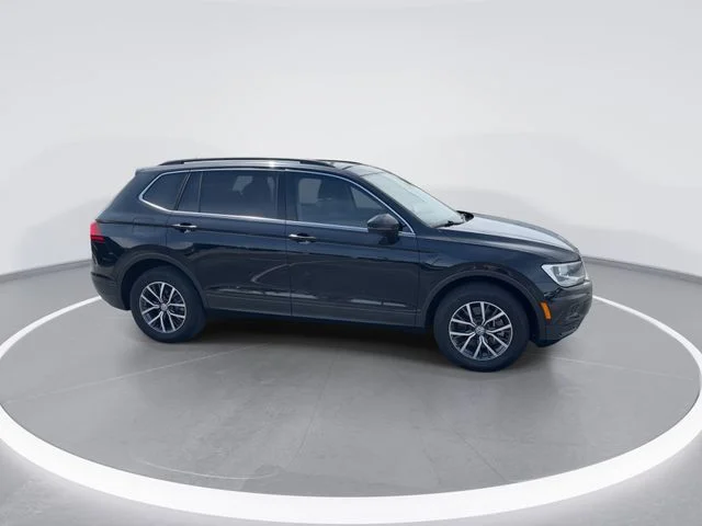 Used 2019 Black Volkswagen 2.0T SE image 9