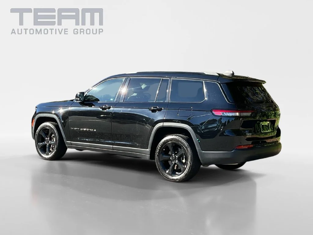 Used 2022 Black Jeep Limited image 5
