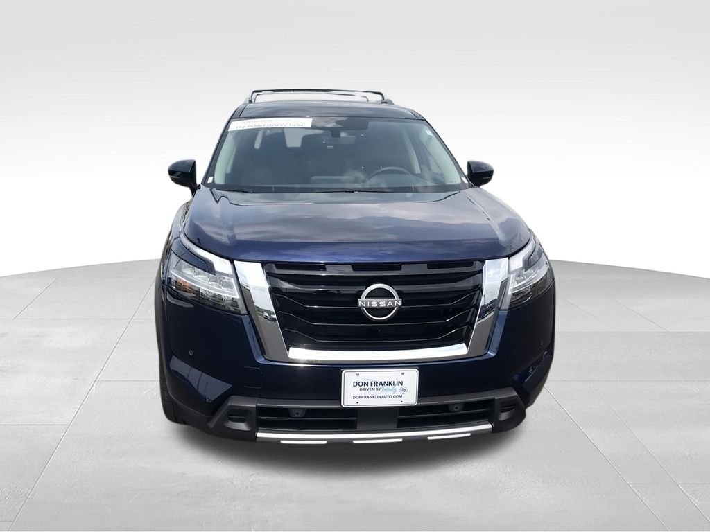 Used 2023 Blue Nissan SL image 3