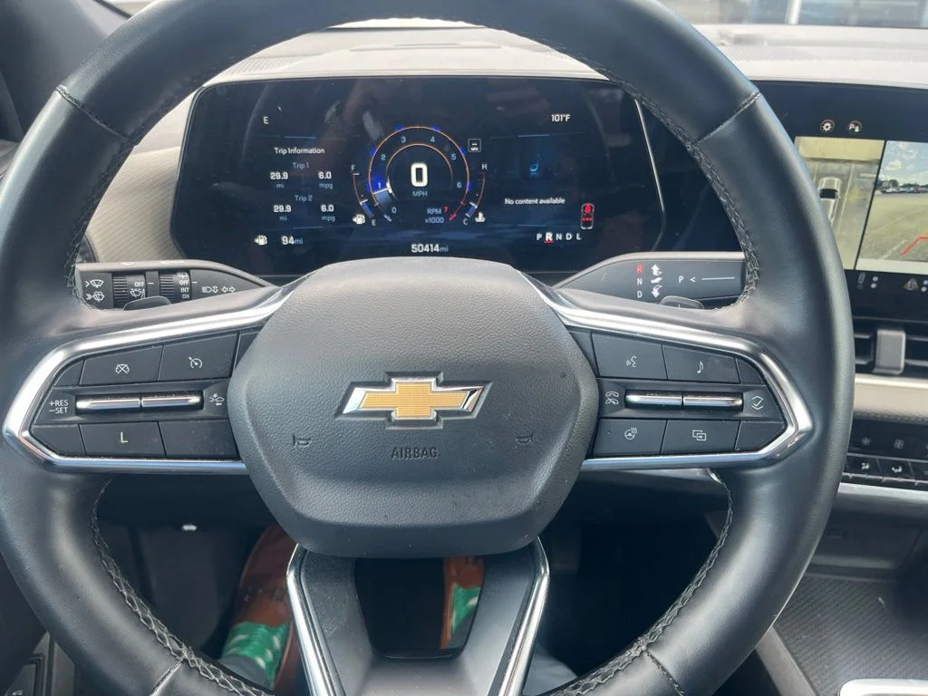 Used 2025 Summit White Chevrolet LT image 11