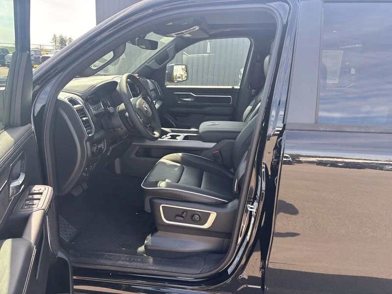 New 2026 Diamond Black Crystal Pearl-Coat Exterior Paint RAM Laramie image 13