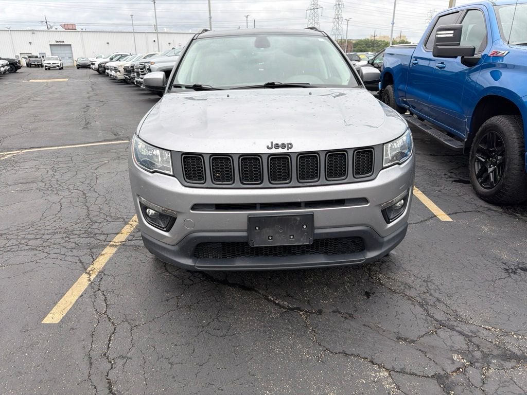 Used 2021 Silver Jeep Latitude image 3