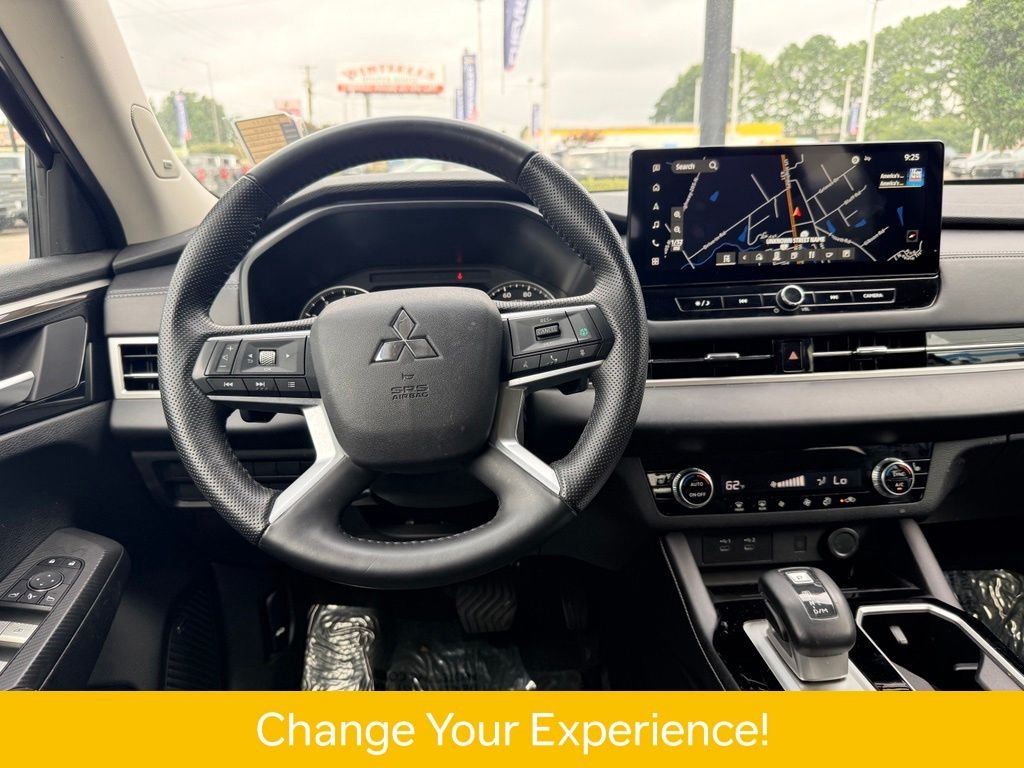 Used 2025  Mitsubishi SE image 11