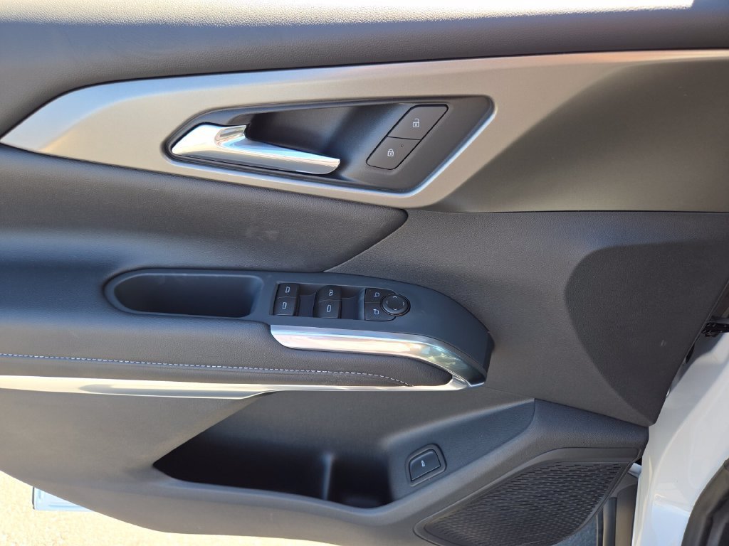 2027 Chevrolet Traverse LT - Photo 10