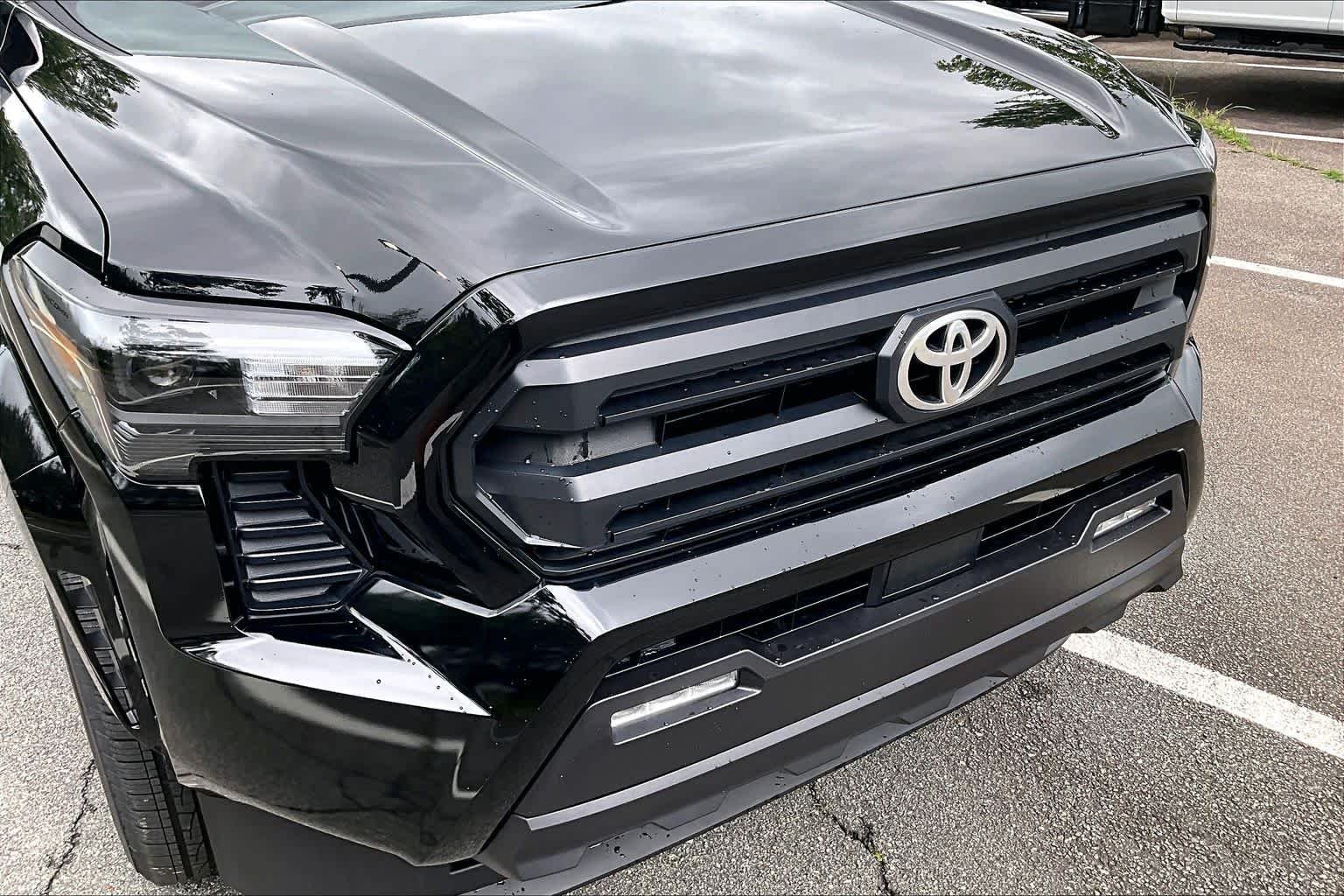 2025 Toyota Tacoma SR5 - Photo 29