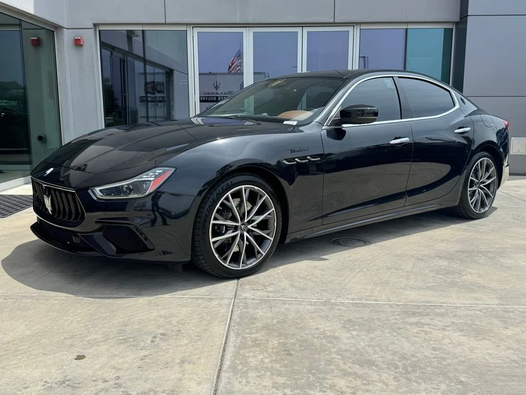 Used 2023 Nero Ribelle Metallic Maserati Modena Q4 image 4