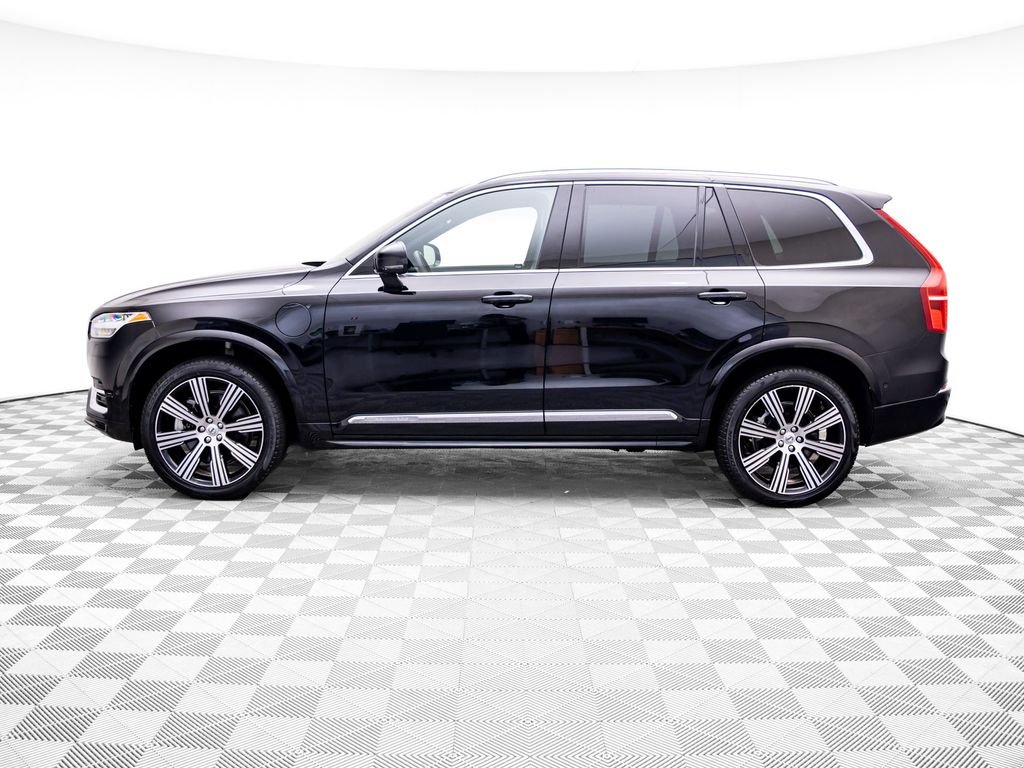 Used 2024 Onyx Black Metallic Volvo Ultimate image 2