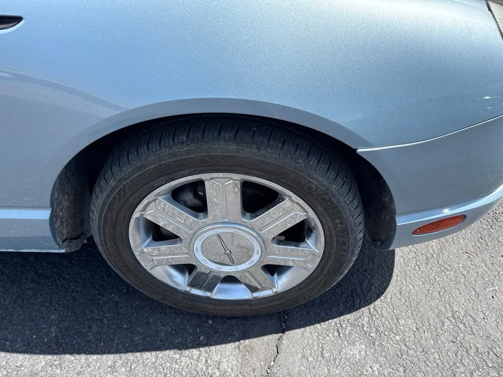 Used 2004 Blue Ford Base image 6