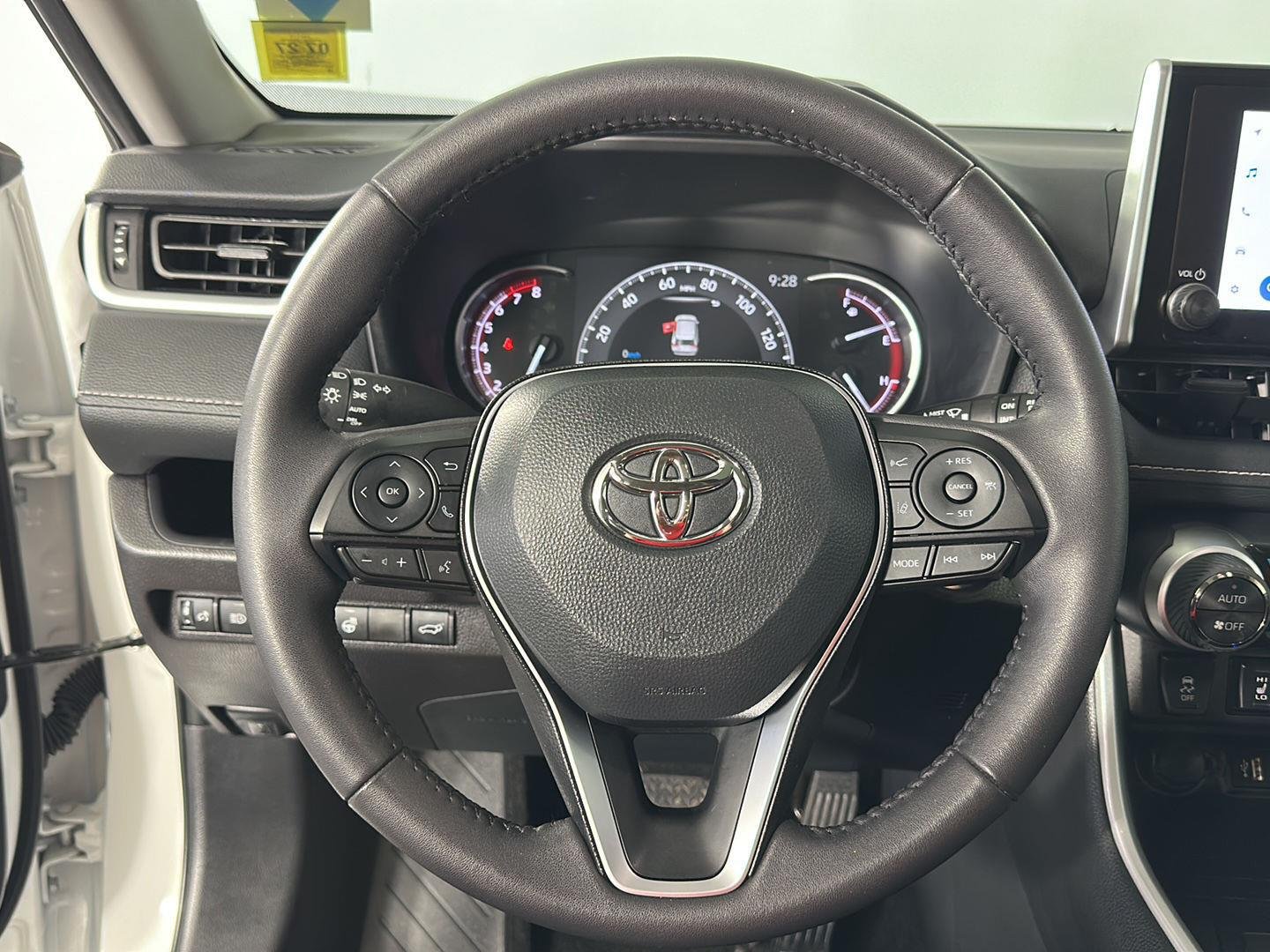 Used 2025 Ice Cap Toyota XLE image 10