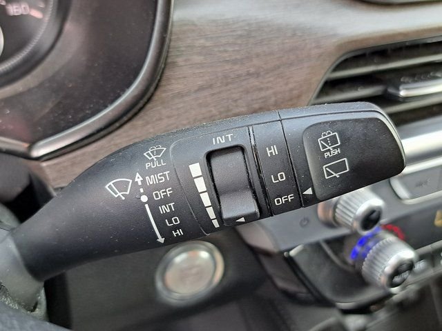 Used 2020 White Kia EX image 11