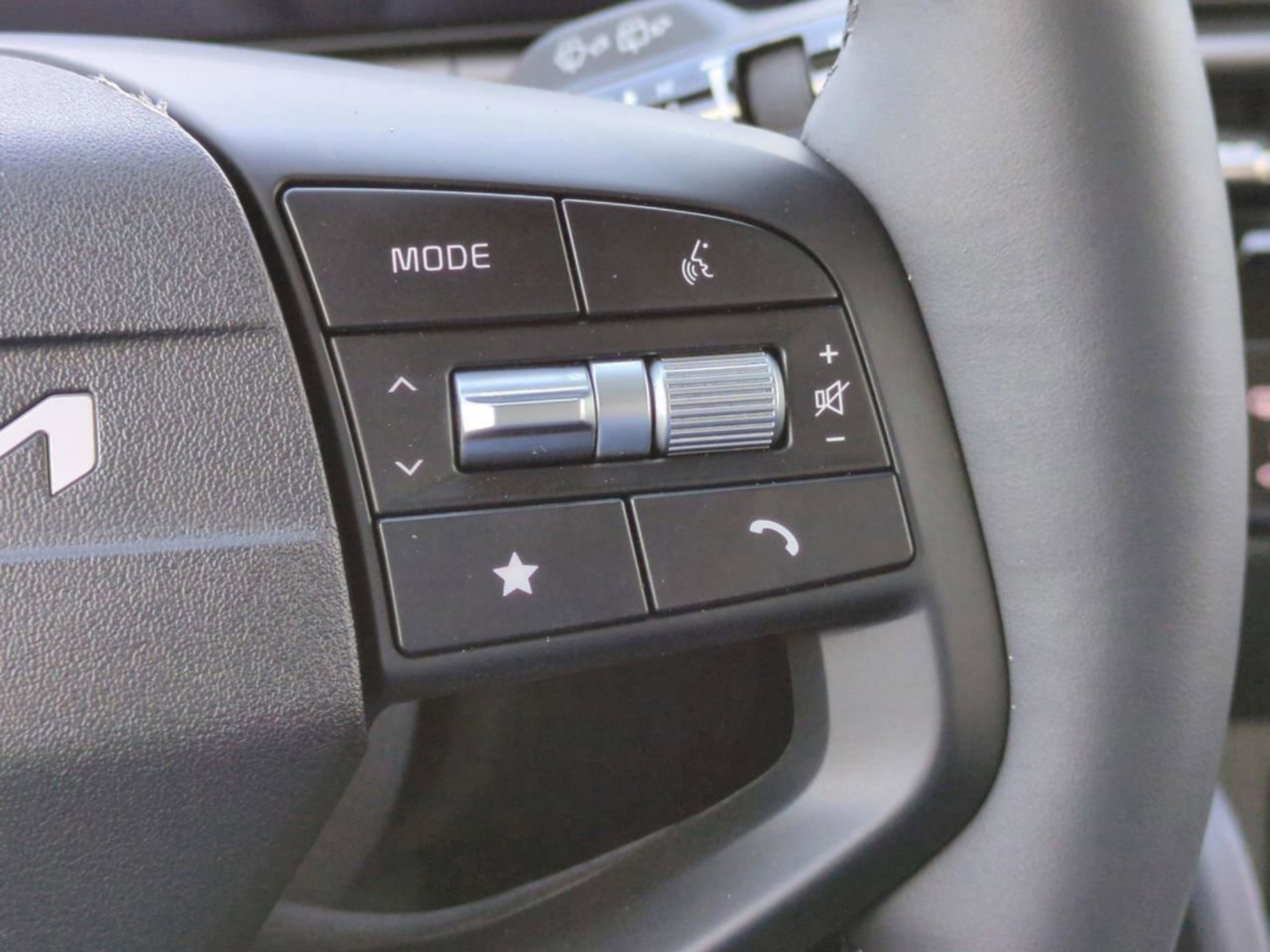New 2026 Glacial White Pearl Kia EX image 31