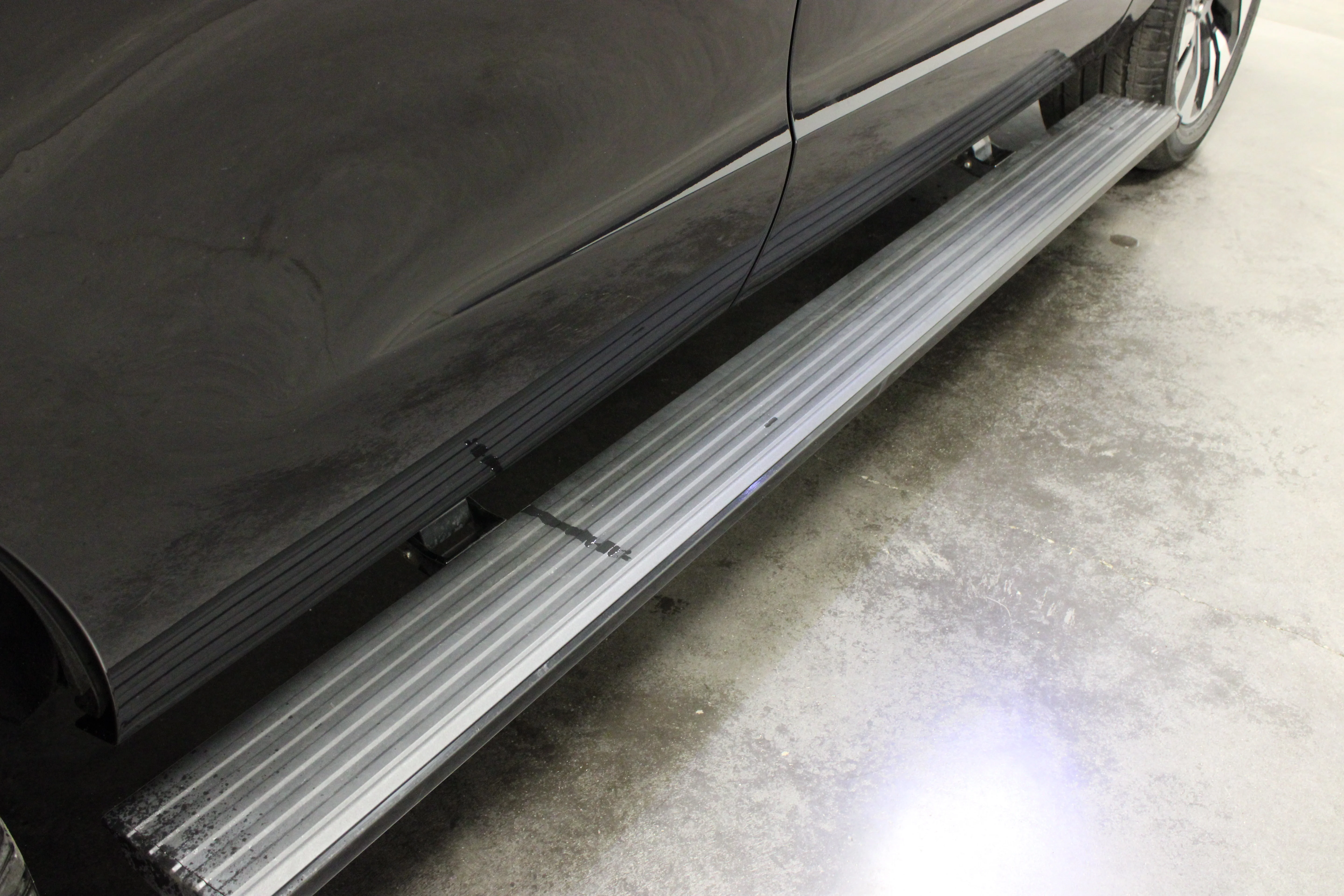 Used 2025 Black Metallic Ford Platinum image 11