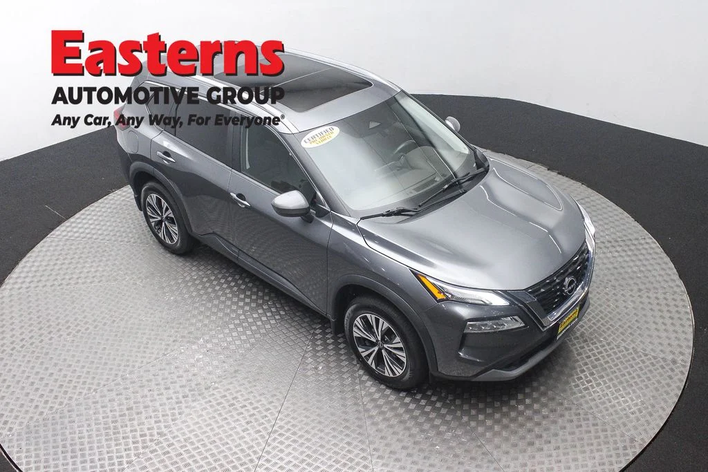 Used 2023 Gray Nissan SV image 3