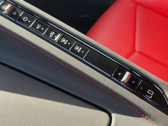 Used 2025 Arctic White Chevrolet 1LT image 28