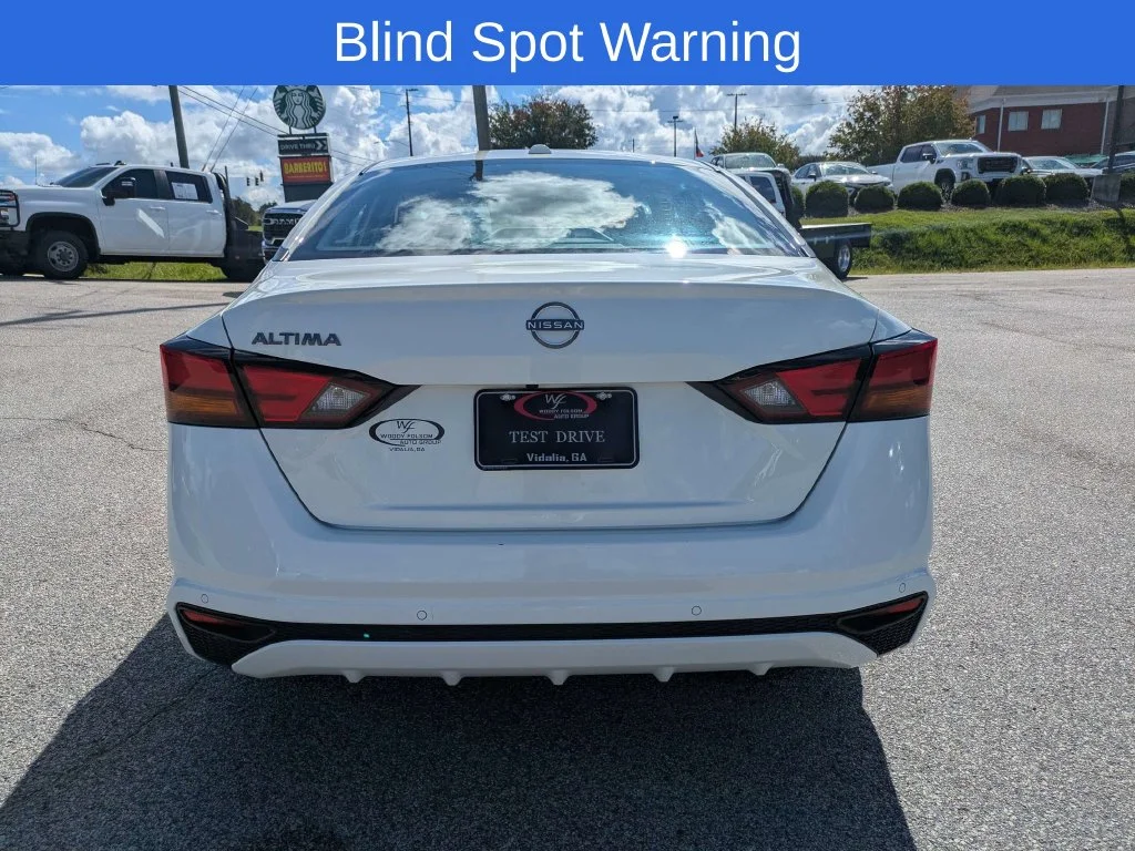 Used 2025 White Nissan 2.5 SV image 5