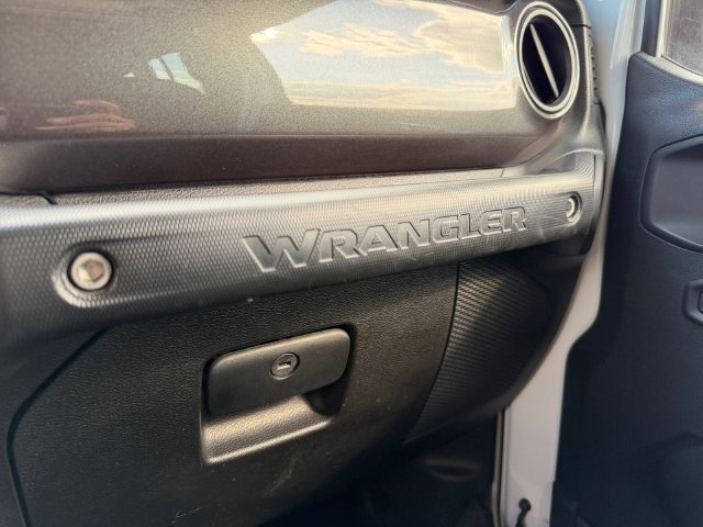 Used 2019 White Jeep Unlimited Sport Altitude image 29