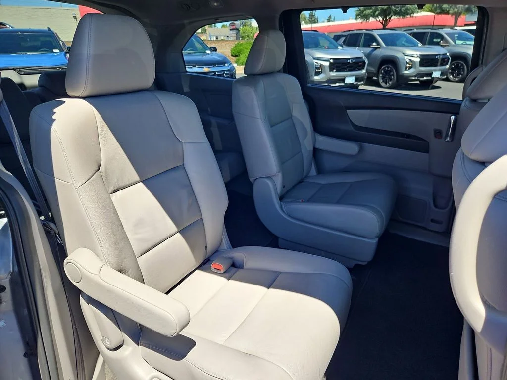 Used 2016 Lunar Silver Metallic Honda EX-L image 27