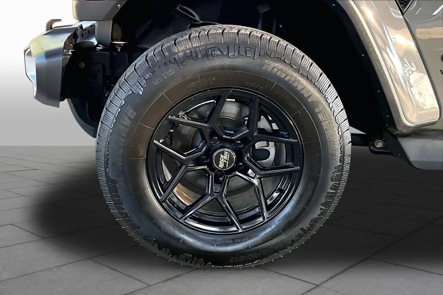 Used 2020 Sting-Gray Clearcoat Jeep Sahara image 11