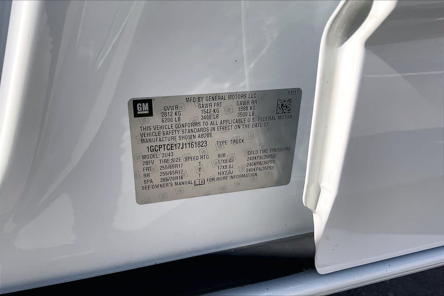 Used 2018 Summit White Chevrolet 4WD LT image 34