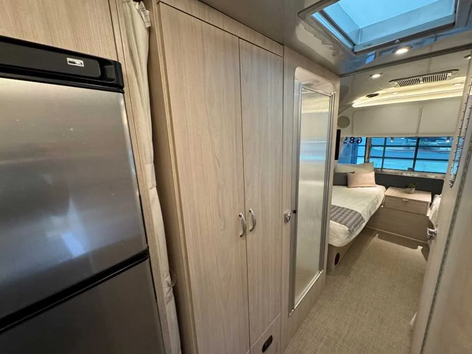 Used 2024 SILVER AIRSTREAM  image 24