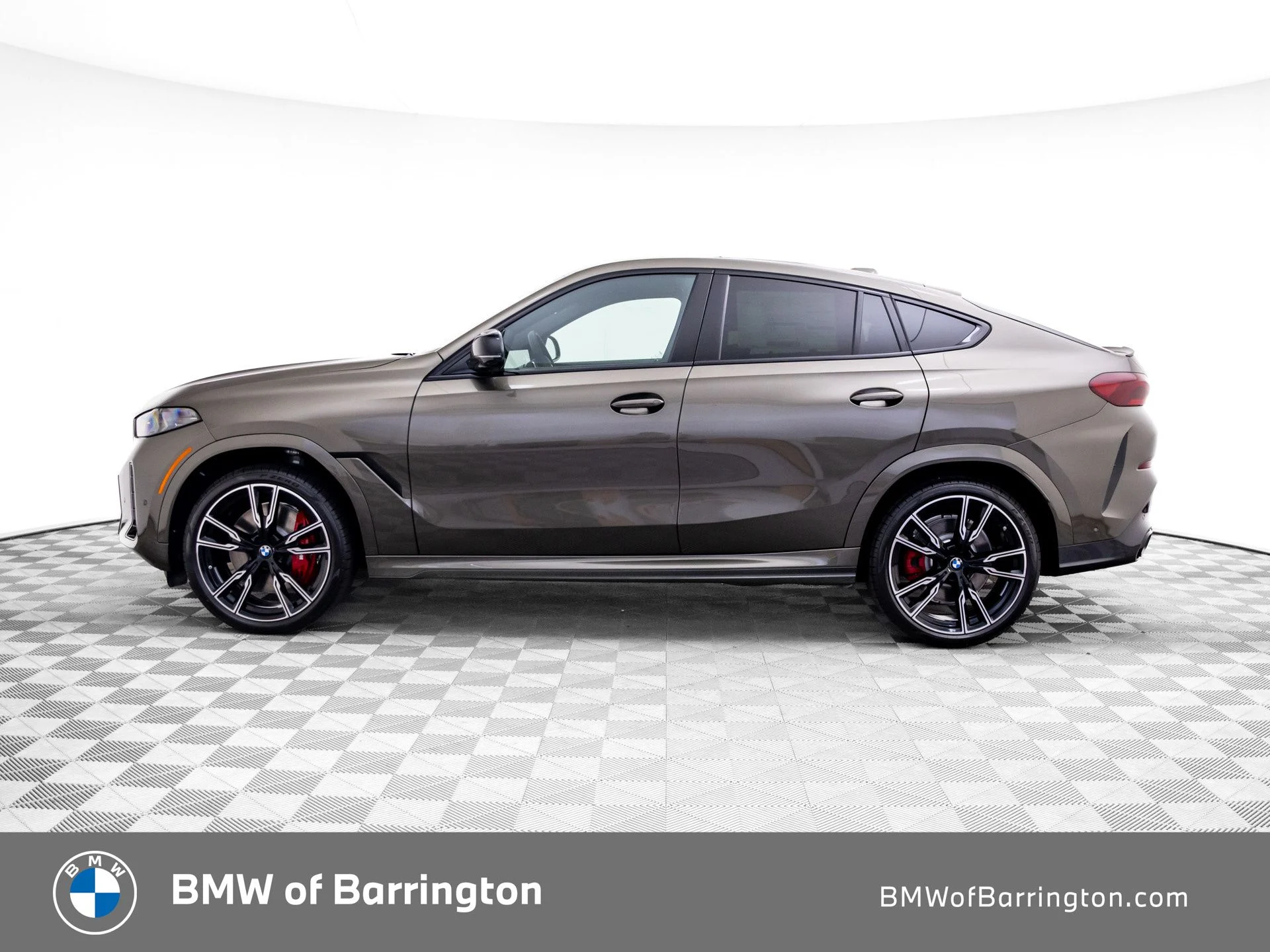 New 2027 Green BMW M60i image 2