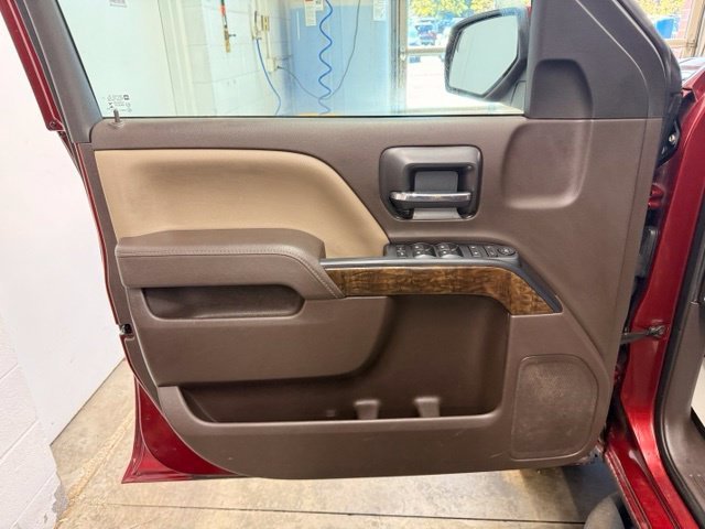 Used 2016 SIREN RED TINTCOAT Chevrolet LT image 9