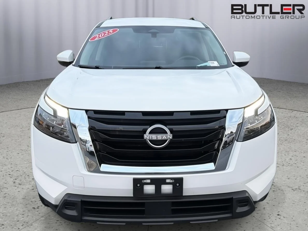 2025 Nissan Pathfinder SV - Photo 9