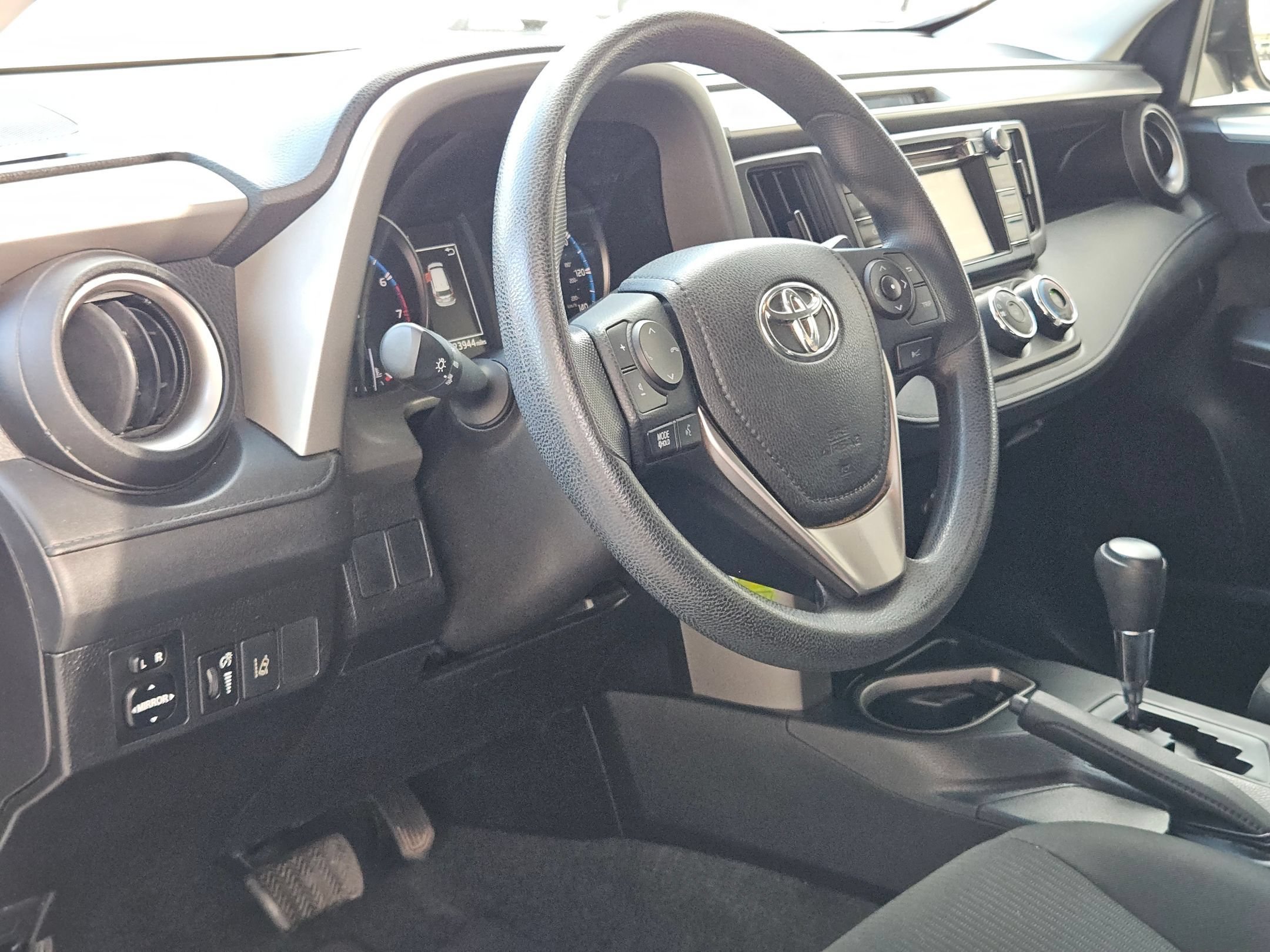 Used 2018 Maroon Toyota LE image 10
