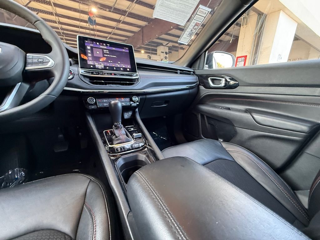 Used 2025 Silver Jeep Trailhawk image 15