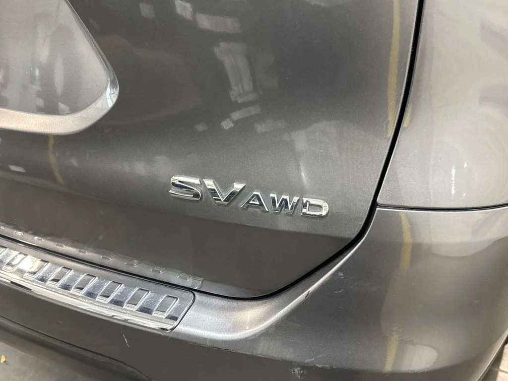 Used 2016 Gray Nissan SV image 5