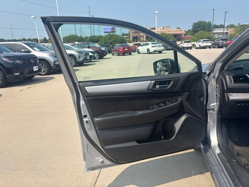 Used 2015 Silver Subaru 2.5i Premium image 9