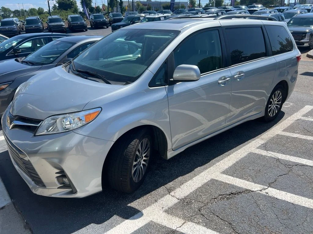 Used 2020 Silver Toyota XLE image 2