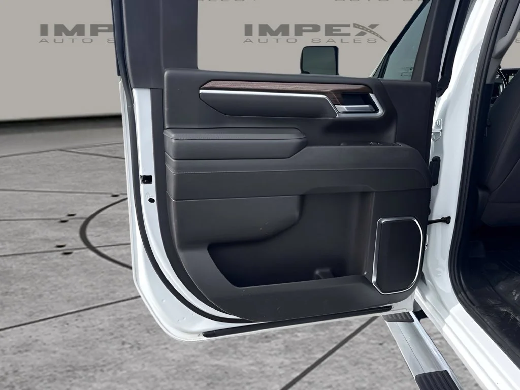 Used 2025 White Chevrolet LT image 26