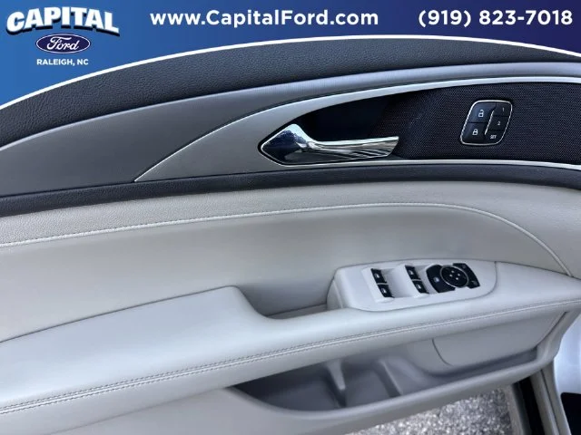 Used 2017 Gold Lincoln Premiere image 20