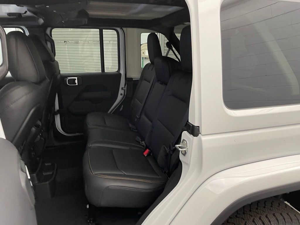 New 2026 Bright White Clear-Coat Exterior Paint Jeep Sahara image 16