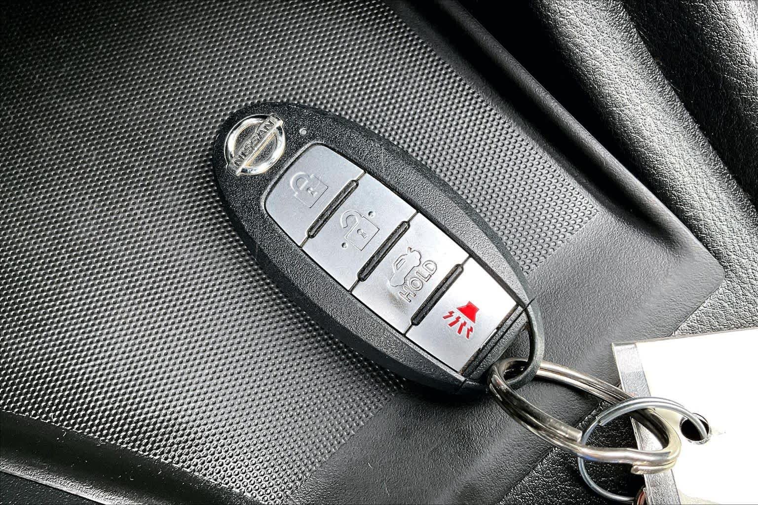 Used 2023 Rosewood Metallic Nissan SV image 15