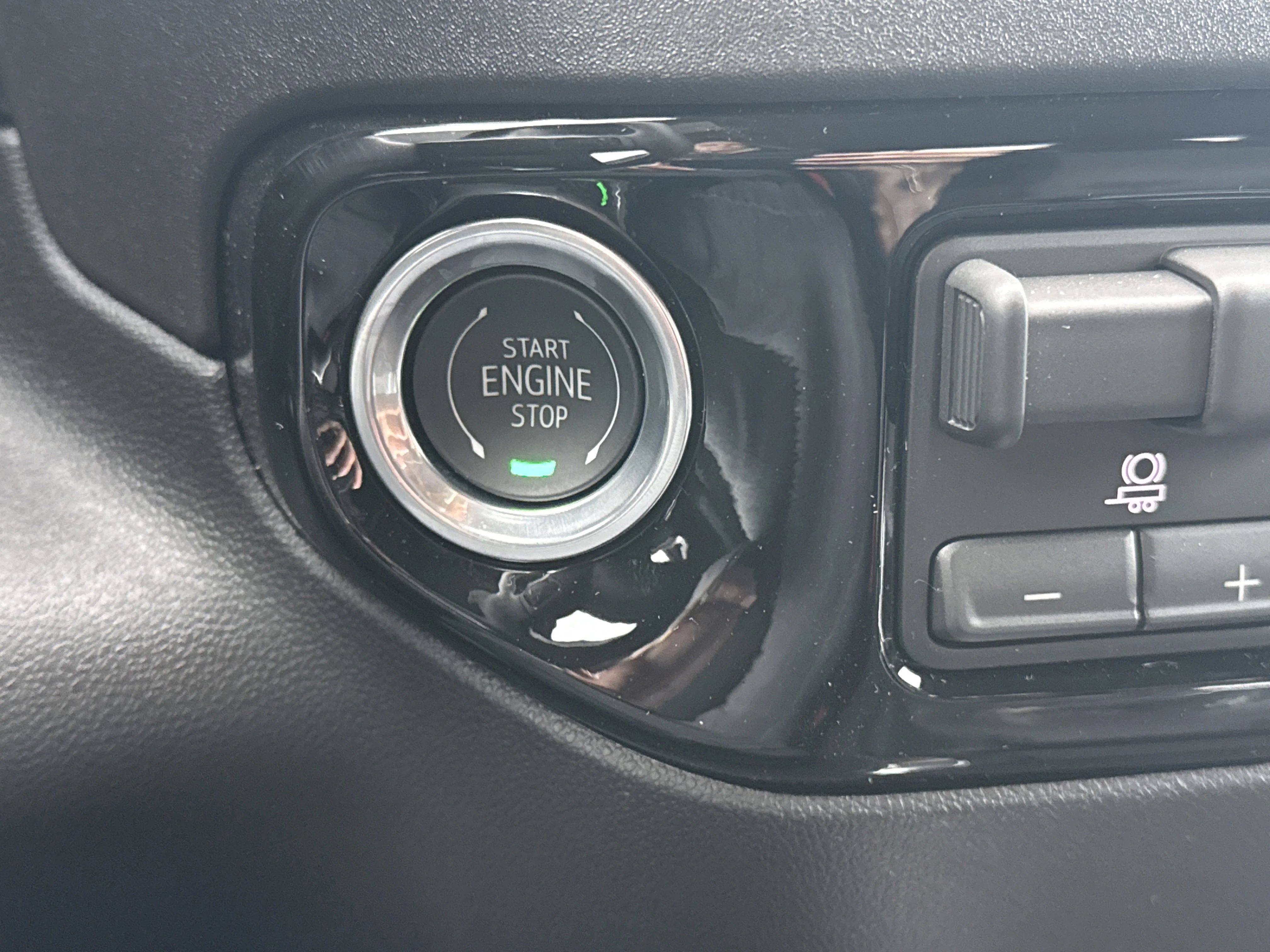 New 2026 Sterling Metallic GMC SLT image 32