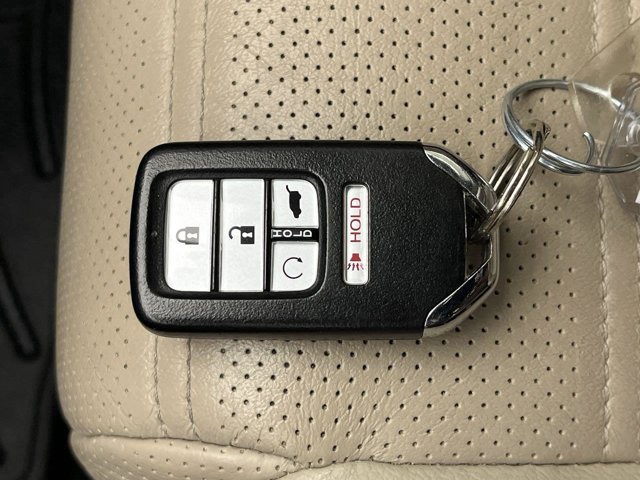 Used 2018 White Diamond Pearl Honda EX-L image 26