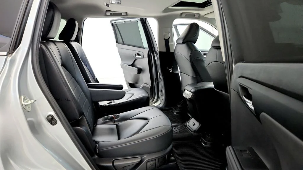 Used 2023 Silver Toyota XLE image 18