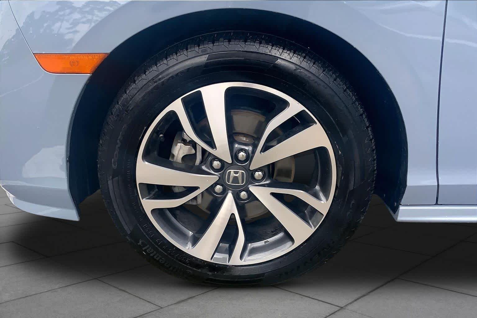 Used 2024 Sonic Gray Pearl Honda Touring image 10
