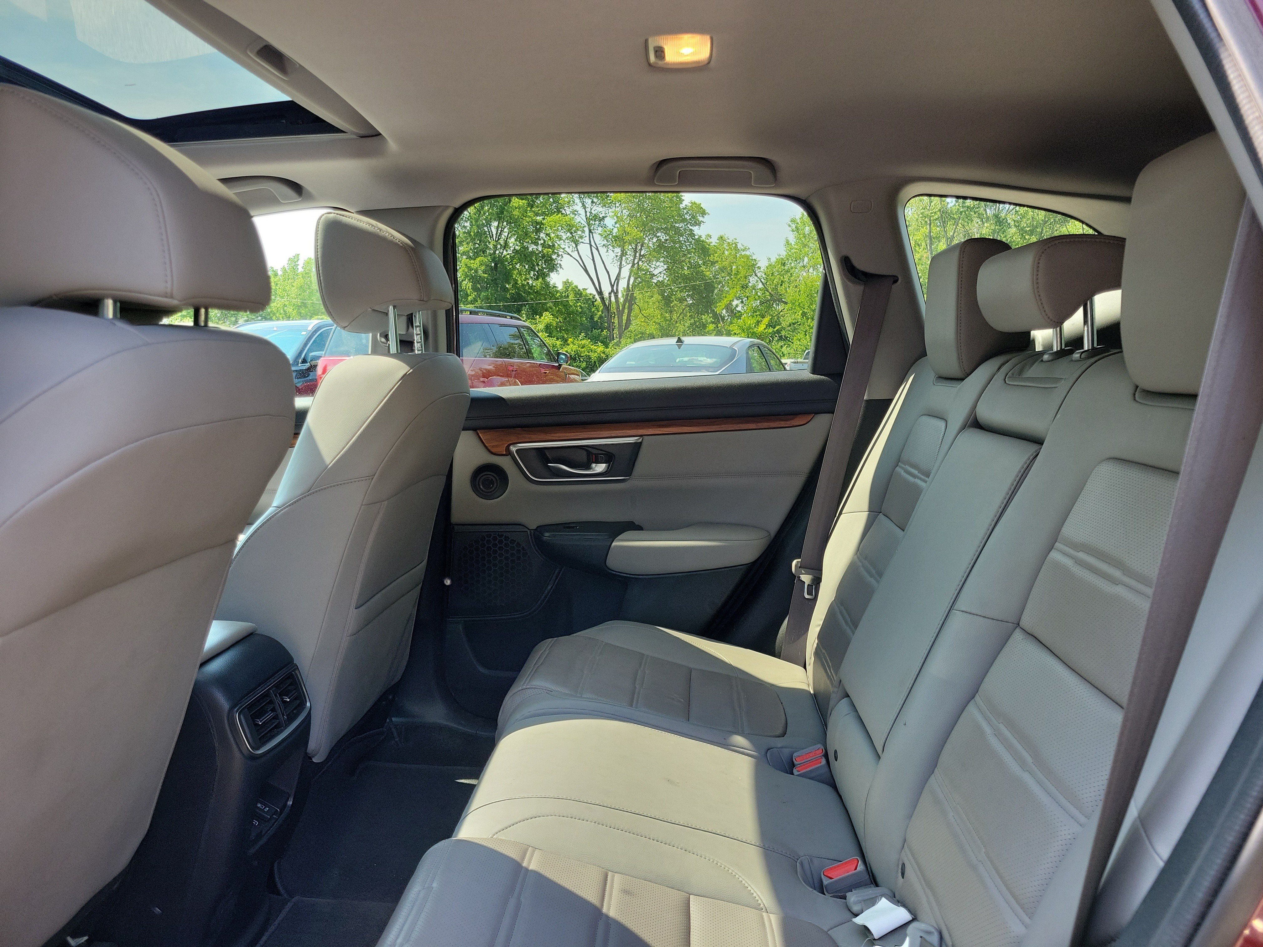 Used 2019 Basque Red Pearl II Honda Touring image 11