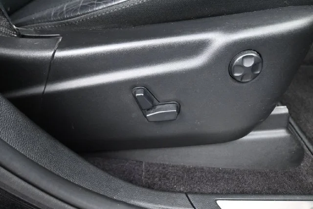 Used 2019 Black Jeep Limited image 23