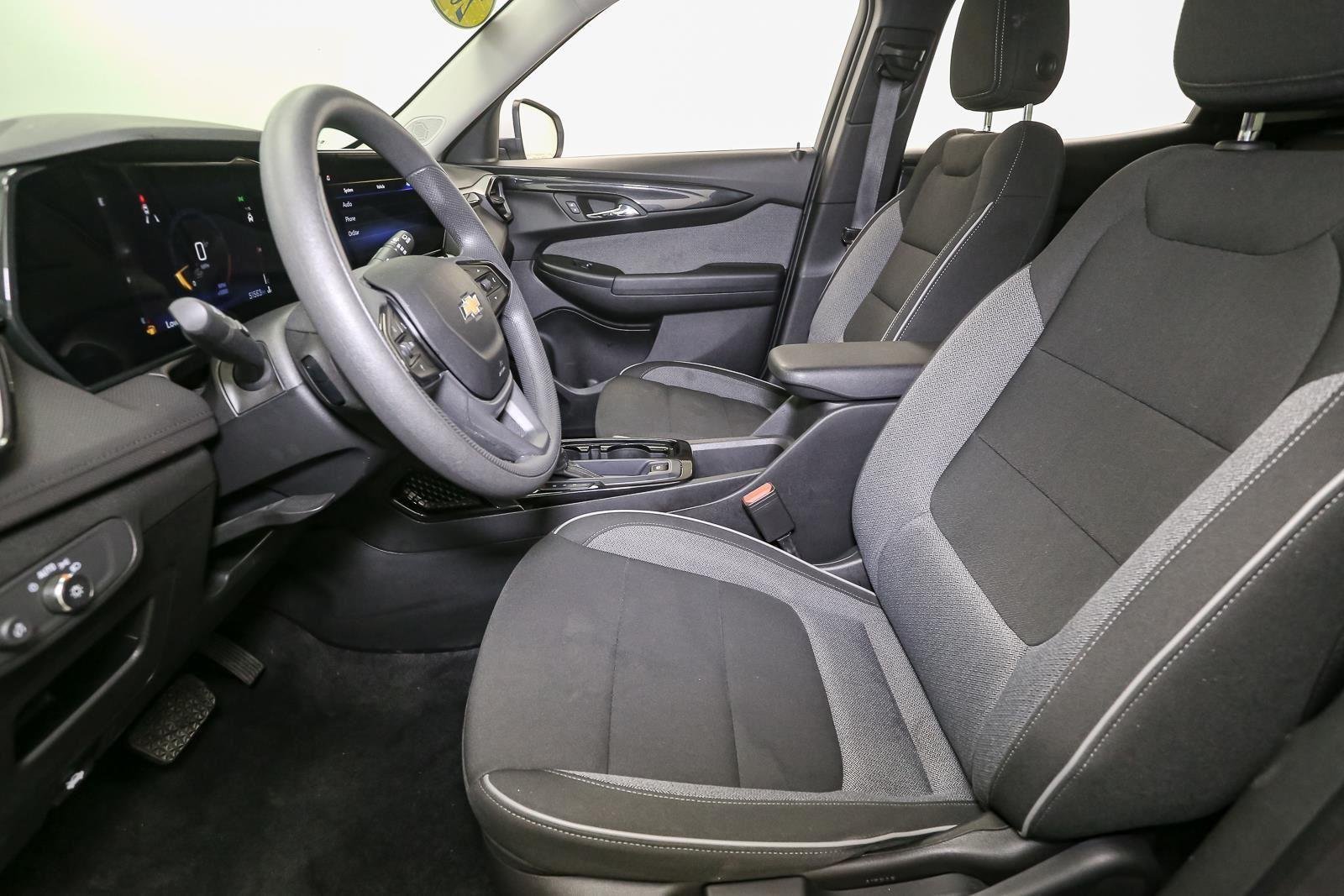 Used 2024 Summit White Chevrolet LT image 39