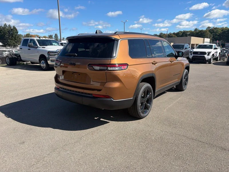 New 2026 Copper Shino Metallic Clear-Coat Exterior Paint Jeep Limited image 3