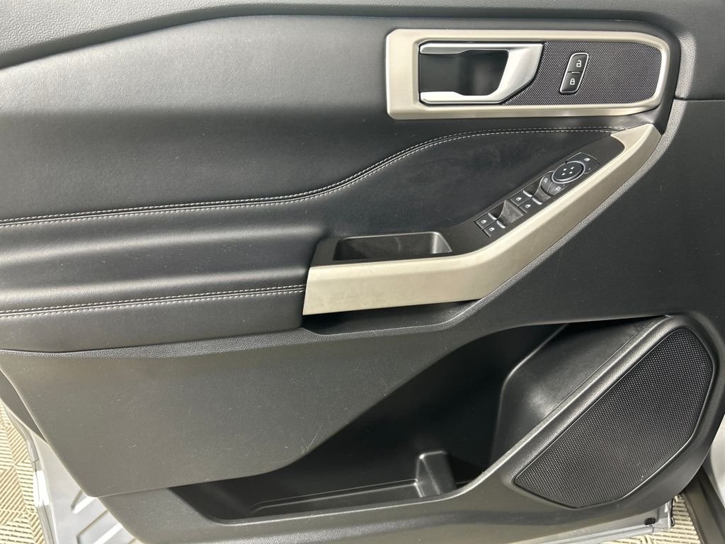 Used 2023 Silver Ford XLT image 11