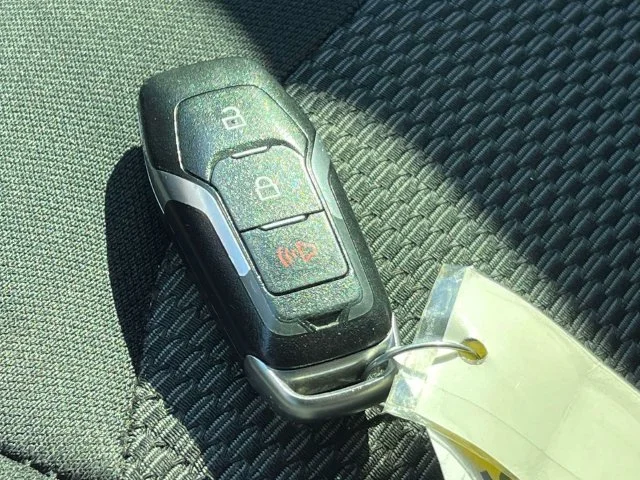 Used 2016 Blue Ford XLT image 39